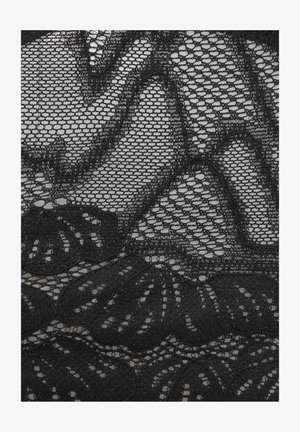 Zwarte kantstof met gedetailleerde bloemen- en bladmotieven en een fijne, gaasachtige achtergrondstructuur.