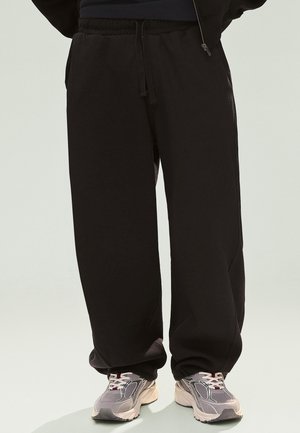 Bershka INTERLOCK BALLOON -  - Pantaloni sportivi - black