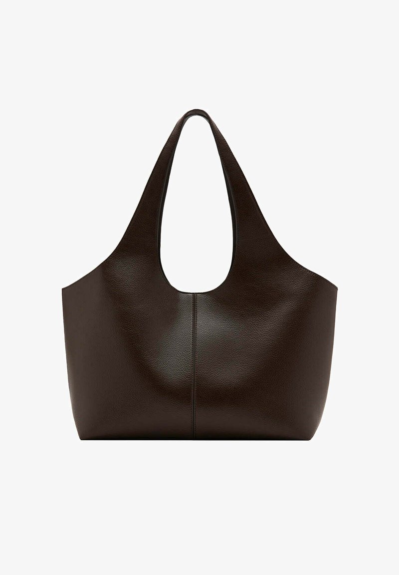 Sac cabas en cuir marron foncé avec larges bretelles et ouverture supérieure arrondie, design simple avec détail de couture centrale.