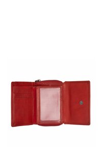 Portafoglio in pelle rossa con più slot per carte, una finestra trasparente per l'ID e un compartimento con zip. Texture liscia e semplice chiusura a scatto.