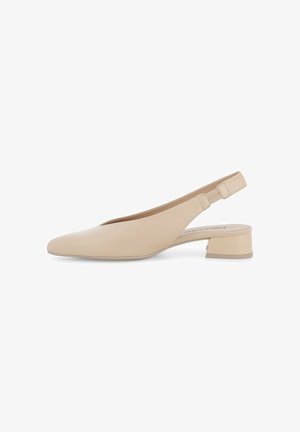 Scarpa slingback in pelle beige con tacco basso a blocco e punta quadrata, dotata di cinturino regolabile sul tallone.