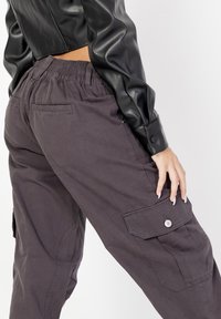 ONLY SELINA - Cargobukse - grey