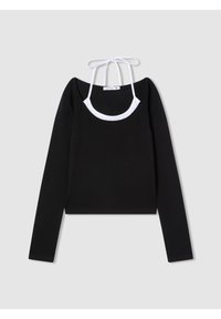 Top lungo nero a maniche lunghe con un design corto, caratterizzato da un colletto bianco e dettagli con lacci sul retro. Realizzato in un materiale morbido e liscio.