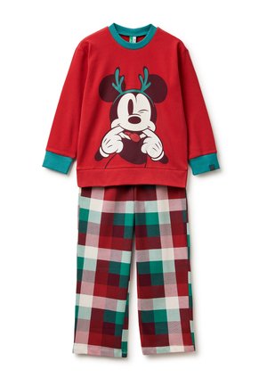 Maglia rossa a maniche lunghe con polsini e collo verdi con Topolino che fa l'occhiolino e ha le corna, abbinata a pantaloni a quadri verdi, rossi e bianchi.