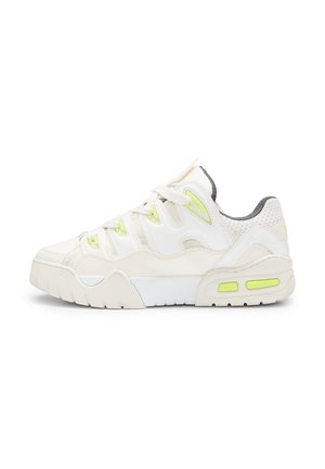 Trainers - white