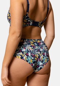 Ensemble de bikini floral marine avec un motif de feuilles et de fleurs multicolores, doté de bretelles ajustables et d'une fermeture à crochets à l'arrière du haut.