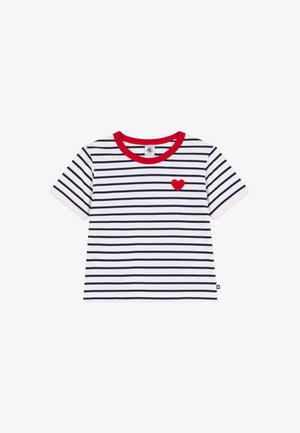 Kortærmet t-shirt med marineblå og hvide vandrette striber, en rød rund halsudskæring og et lille rødt hjerte-patch på venstre bryst.
