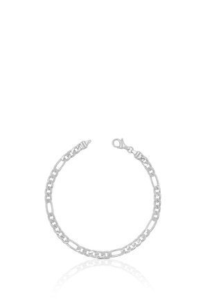 Bracciale a catena in argento con maglie piatte e allungate alternate, assicurato da chiusura a moschettone, mostrato su sfondo bianco con riflesso.
