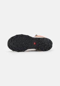 Salomon OUTSNAP - Botas de inverno - mocha mousse/vanilla ice/black