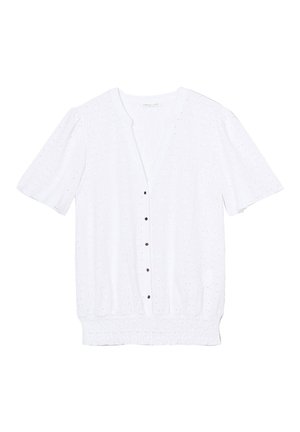 Cardigan blanc à manches courtes avec un motif texturé, cinq boutons marron sur le devant et une taille froncée. Tissu léger.