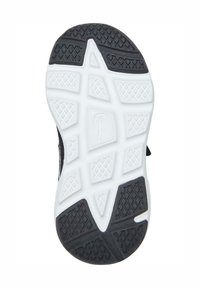 Semelle de chaussure de sport en noir et blanc, présentant un design texturé avec des motifs de traction prononcés pour une meilleure adhérence. La semelle intermédiaire blanche contraste avec la semelle extérieure noire.