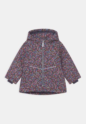 Lasten hupullinen takki edessä vetoketjulla, sinivalkoinen kukkakuvio, jossa sinisen, vaaleanpunaisen ja purppuran sävyjä sekä heijastavat nauhat etutaskuissa.