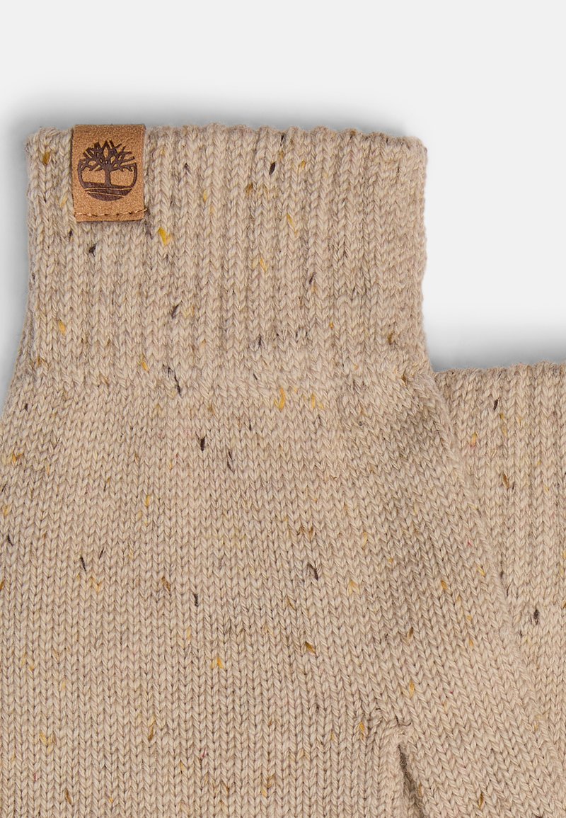 Beige gebreide vingervrije handschoenen met een geribde manchette, voorzien van kleurvlekken en een leren label met een reliëf boomlogo.