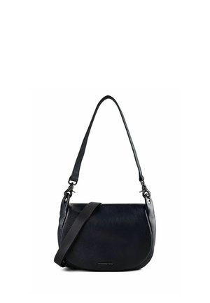 Sac à bandoulière en cuir noir avec surface texturée et sangle réglable, petites fermoirs argentés et nom de marque discret au centre devant.