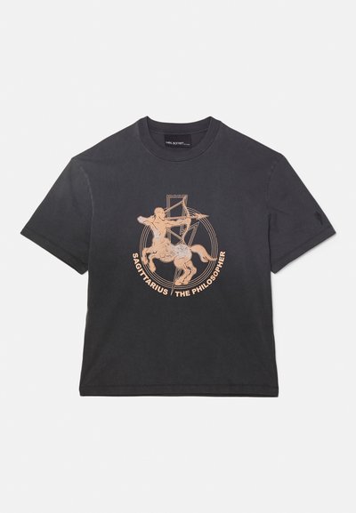 Neil Barrett DROPPED SHOULDER ROCK BAND ZODIAC SAGITTARIUS - Camiseta estampada - black