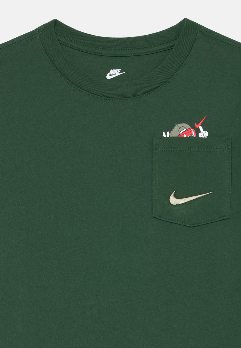 Nike Sportswear TEE BOXY UNISEX Print T-shirt green
