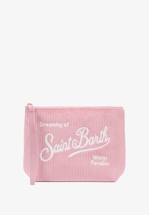 Borsa in corduroy rosa con zip, caratterizzata da testo ricamato in bianco "Sognando il Paradiso Invernale di Saint Barth" sul fronte.