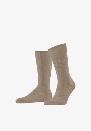 Paar beige, mittelbraune Socken mit strukturierter Oberfläche und gerippten Bündchen, vor weißem Hintergrund dargestellt.