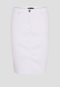 Witte denim kokerrok met een knoopsluiting aan de voorkant, twee zakken en een gladde textuur. Lengte tot de knie en een klassiek ontwerp.