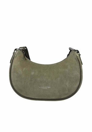 Sac à main en daim vert olive en forme de croissant avec une bandoulière noire et des ferrures argentées, petit logo de la marque embossé au centre devant.