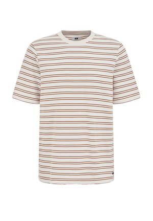 Bela majica kratkih rokavov z nežnimi vodoravnimi rjavimi črtami in okroglim izrezom, prikazana na belem ozadju.