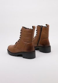 Sandra Fontán GARVANIE - Botines con plataforma - camel