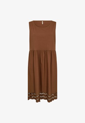 Robe midi marron sans manches avec encolure ronde, taille froncée, et ourlet festonné avec détails découpés.