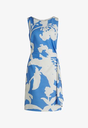 Sukienka w niebiesko-biały kwiatowy wzór, bez rękawów, z dopasowaną talią i zakładanym detalem na spódnicy. Gładka tkanina z delikatnym połyskiem.