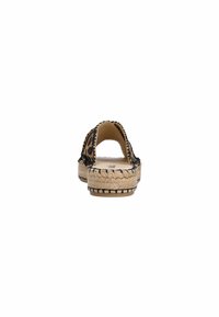 Sandale espadrille avec un empiècement à imprimé léopard, semelle en jute et design à enfiler avec des coutures visibles le long des bords.