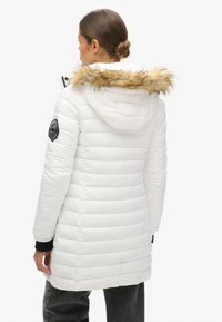 Superdry & Co FUJI HOODED MID LENGTH PUFFER - Cappotto invernale - white