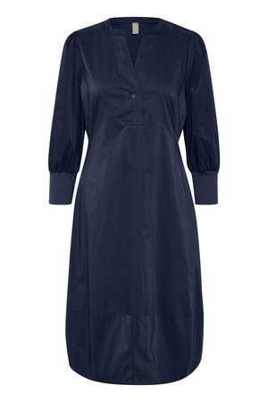 Marineblauwe jurk van lichtgewicht stof, met een V-hals, knoopdetail, pofmouwen en een licht afgeronde zoom.