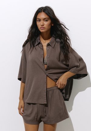 PULL&BEAR Blúzka so zapínaním na gombíky - brown