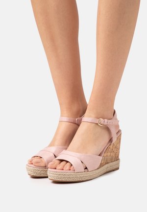 Platform sandals - beige