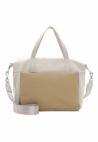 Bolso tote bicolor con una sección superior de un beige claro y un bolsillo inferior de color marrón claro, con doble asa y una correa ajustable. Textura suave.
