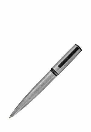 Bolígrafo de bola plateado con textura, clip negro y punta retráctil, aislado sobre un fondo blanco.