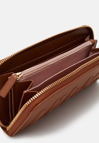 LIU JO XL ZIP AROUND - Monedero - deer