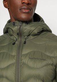 Peak Performance HELIUM HOOD JACKET - Dunjakker - pine needle