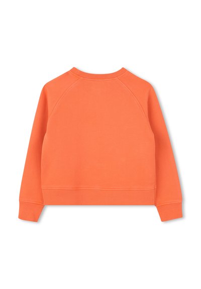 Sweatshirt orange à manches longues et col rond avec manches raglan, vu de dos sur fond blanc.