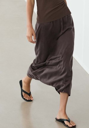 Massimo Dutti, Pleated skirt - dark grey