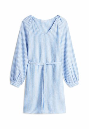 Lyseblå stribet kjole med V-hals, lange pufærmer og bindebælte i taljen. Fremstillet af et tekstureret, åndbart stof.