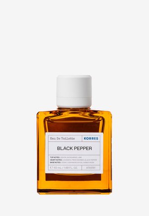 Botella de cristal ámbar de Korres Black Pepper Eau De Toilette con etiqueta blanca que lista las notas de la fragancia y tapa blanca.