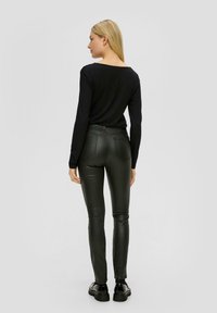 s.Oliver Langarmshirt - schwarz