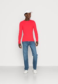 Tommy Hilfiger SLIM FIT LONG SLEEVE TEE - Camisola de manga comprida - red alert
