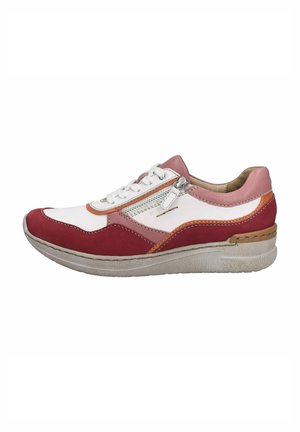 Rote und weiße Sneaker aus Wildleder und Leder, mit einem seitlichen Reißverschluss, Schnürverschluss, strukturierten Sohlen und kontrastierenden Farbakzenten.