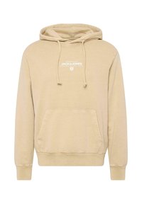 Beżowy sweatshirt z kapturem i sznurkiem, z przednią kieszenią kangurką oraz białym logo na piersi. Miękka tkanina z prążkowanymi mankietami i dołem.