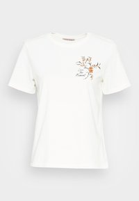 Camiseta de algodón blanca con mangas cortas y un escote redondo. Presenta un diseño floral y el texto "Vive el Momento" en el frente.