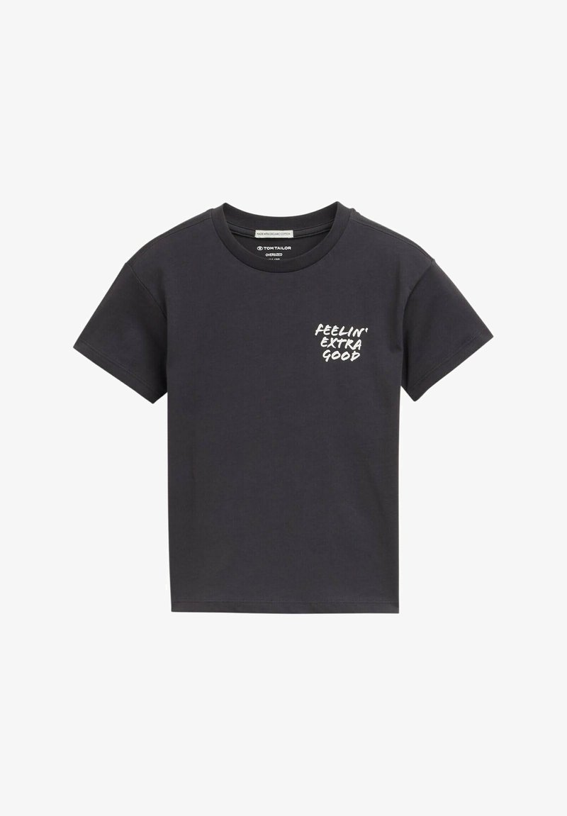 Camiseta de algodón negra con mangas cortas, cuello redondo y texto blanco "FEELIN' EXTRA GOOD" en el lado izquierdo del frente.