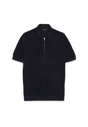 Črna teksturirana polo majica s kratkimi rokavi z rebrastim ovratnikom in manšetami, spredaj z zadrgo v srebrni barvi.