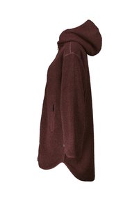 Weinrote Fleecejacke mit Kapuze. Sie hat eine strukturierte Oberfläche, eine seitliche Reißverschlusstasche und einen leicht verlängerten hinteren Saum.