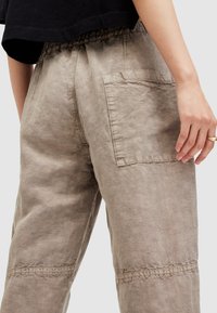 AllSaints VAL - Tygbyxor - taupe brown